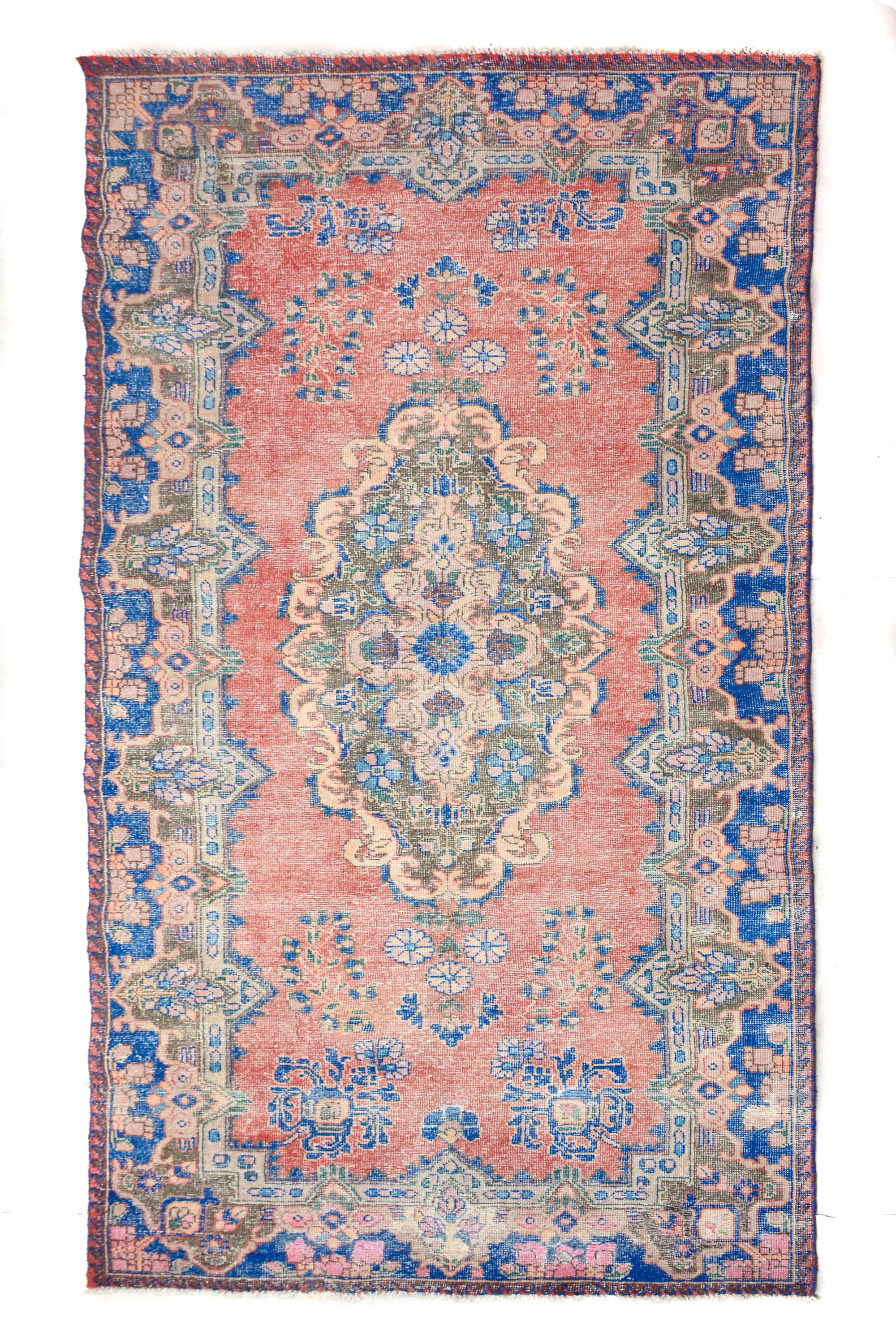 Shiraz Vintage Persian Rug, 153 x 283 cm