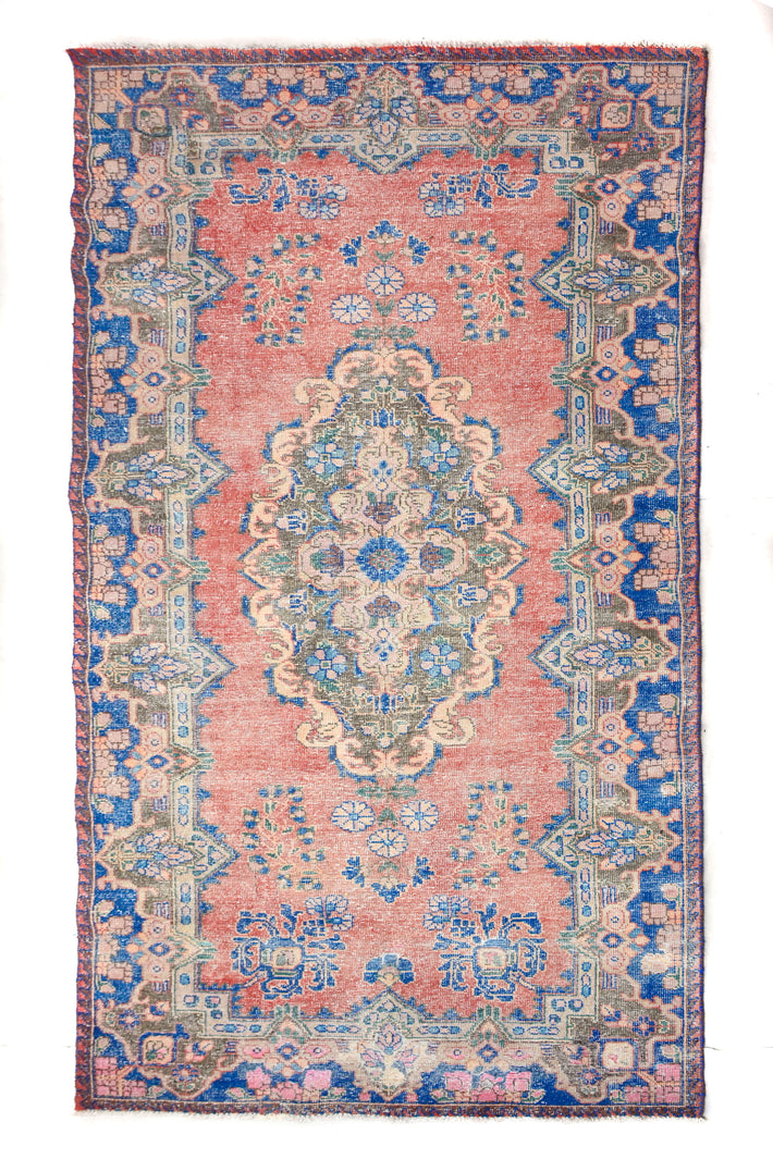 Shiraz Vintage Persian Rug, 153 x 283 cm