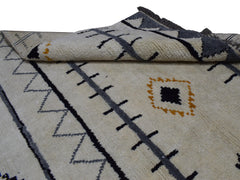 Hand Knotted Moroccan Style Rug, 197 x 314 cm