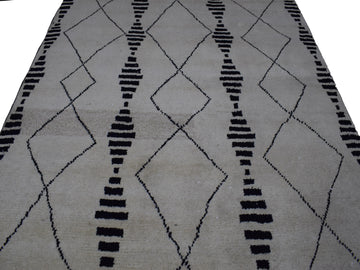 Hand Knotted Moroccan Style Rug, 195 x 314 cm