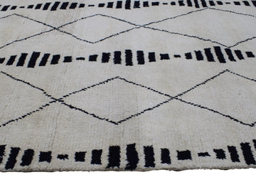 Hand Knotted Moroccan Style Rug, 195 x 314 cm