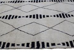 Hand Knotted Moroccan Style Rug, 195 x 314 cm