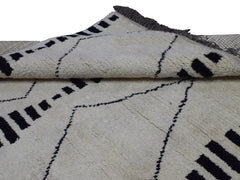 Hand Knotted Moroccan Style Rug, 195 x 314 cm