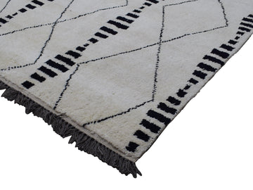 Hand Knotted Moroccan Style Rug, 195 x 314 cm