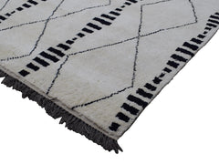 Hand Knotted Moroccan Style Rug, 195 x 314 cm