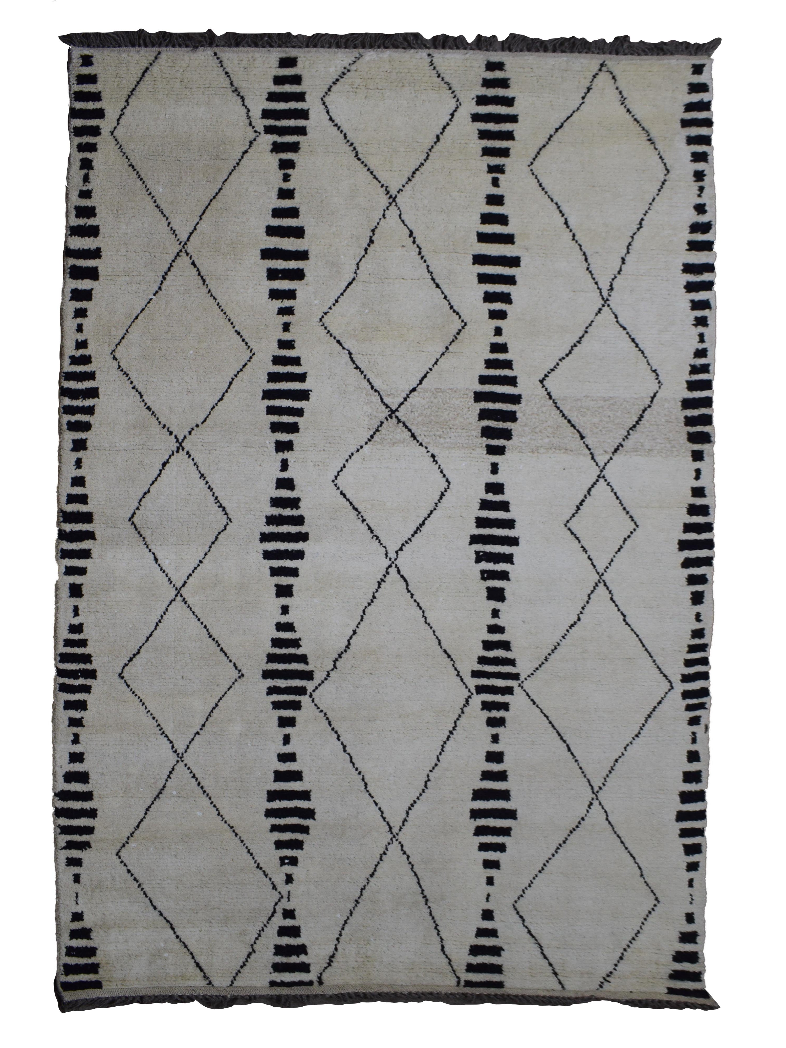 Hand Knotted Moroccan Style Rug, 195 x 314 cm