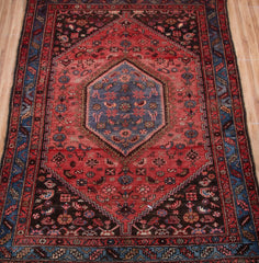 Zanjan Persian Rug, 140 x 195 cm