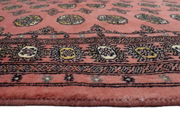 Bukhara Persian Rug, 139 x 182 cm
