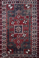 Hand Knotted Vintage Persian Shiraz Rug, 145 x 207 cm