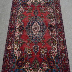 Hand Knotted Vintage Persian Shiraz Rug, 133 x 181 cm