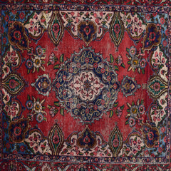 Hand Knotted Vintage Persian Shiraz Rug, 133 x 181 cm