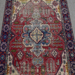 Hand Knotted Vintage Persian Shiraz Rug, 127 x 175 cm