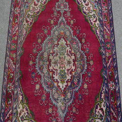 Hand Knotted Vintage Persian Shiraz Rug, 137 x 187 cm