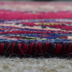 Hand Knotted Vintage Persian Shiraz Rug, 137 x 187 cm