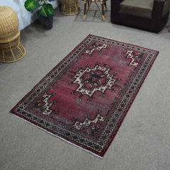 Hand Knotted Vintage Persian Shiraz Rug, 120 x 190 cm
