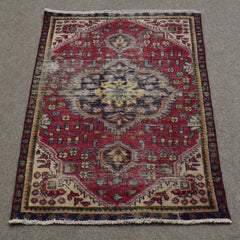 Hand Knotted Vintage Persian Shiraz Rug, 90 x 137 cm