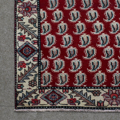 Hand Knotted Vintage Persian Shiraz Rug, 129 x 168 cm
