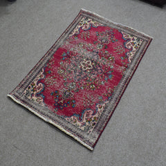 Hand Knotted Vintage Persian Shiraz Rug, 96 x 140 cm