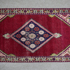 Hand Knotted Vintage Persian Shiraz Rug, 100 x 163 cm