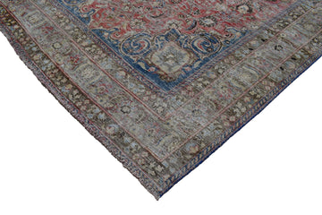 DISTRESSED Vintage Persian Rug, 192 x 282 cm