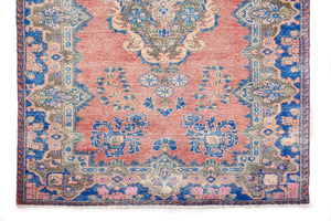 Shiraz Vintage Persian Rug, 153 x 283 cm