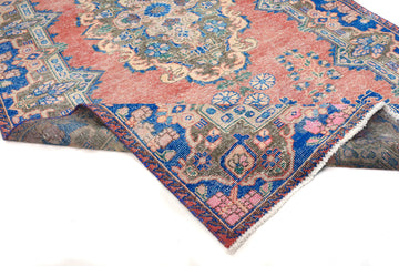 Shiraz Vintage Persian Rug, 153 x 283 cm