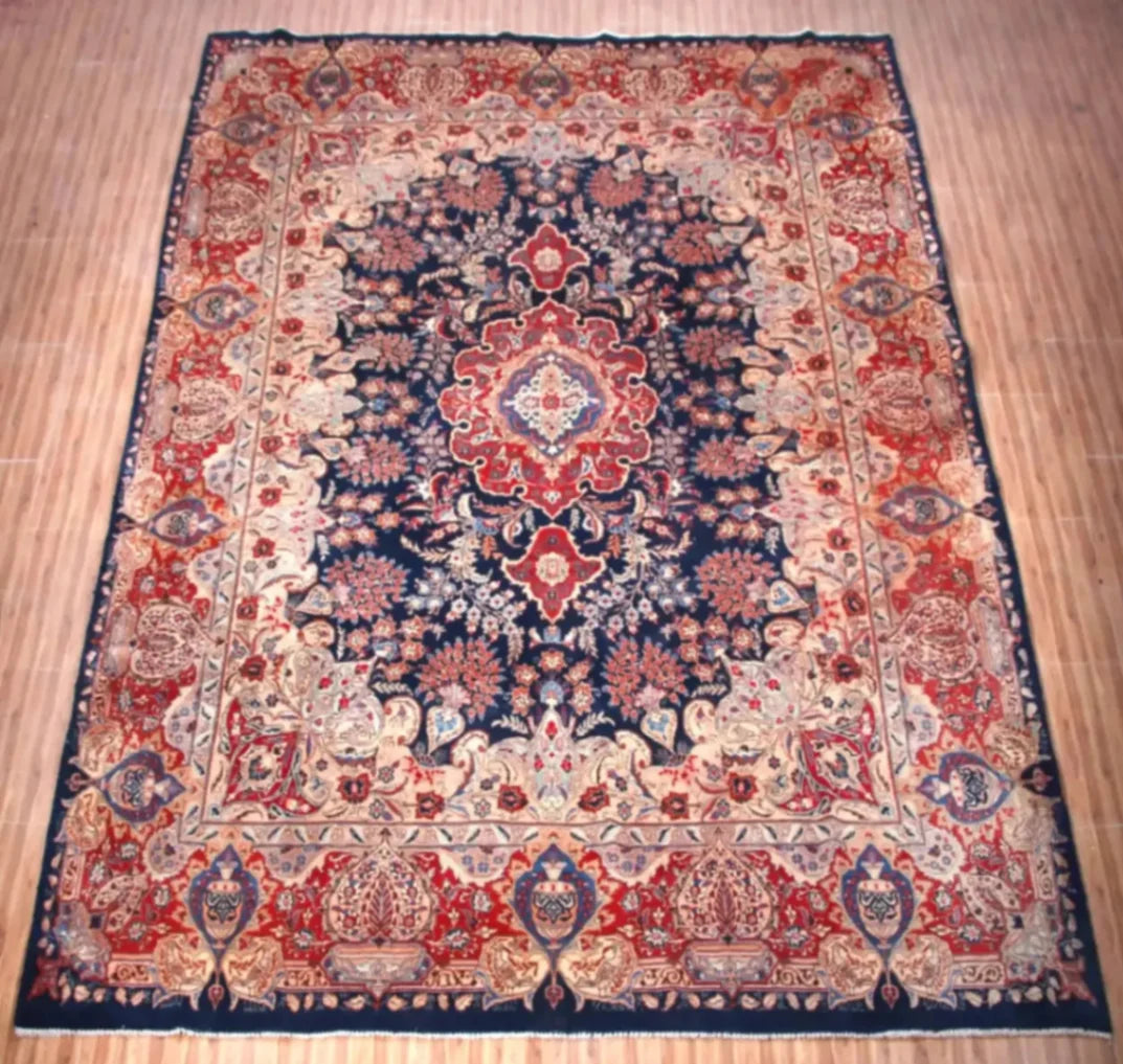 Kashmar Persian Rug, 290 x 395 cm hand knotted vintage wool room view