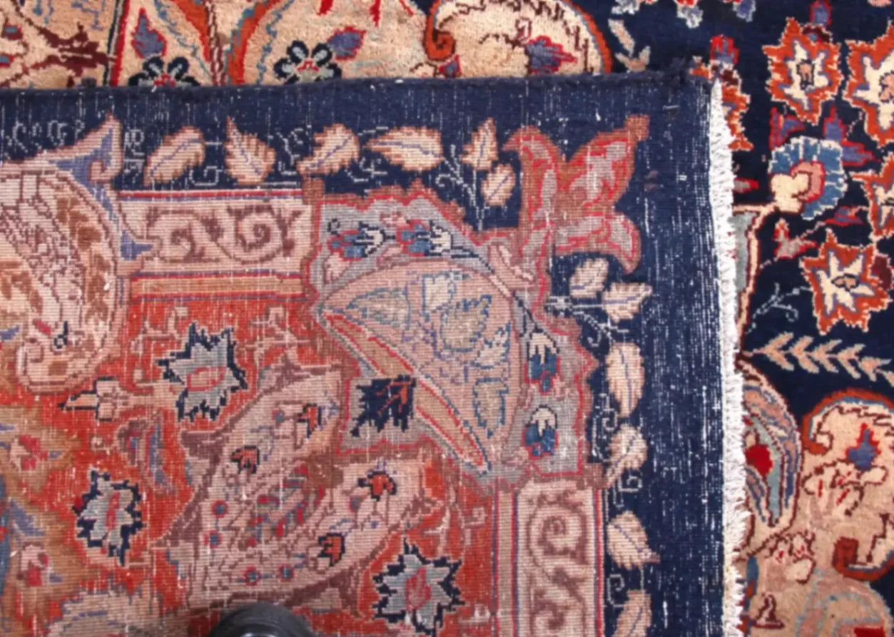 Kashmar Persian Rug, 290 x 395 cm hand knotted vintage wool corner detail