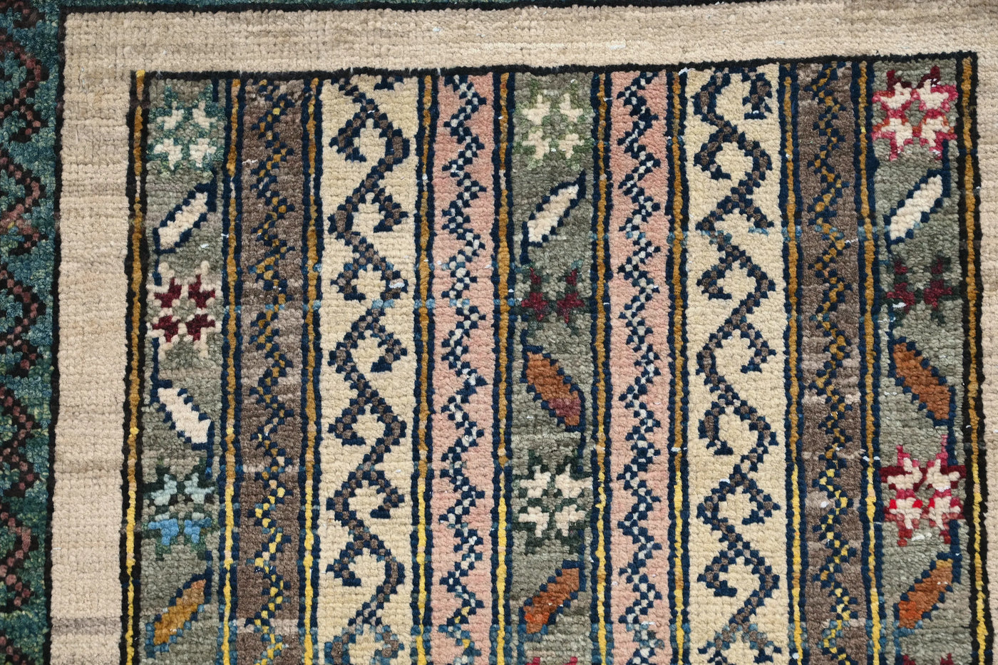 Khorjin Afghan Rug – Ivory Keepsake