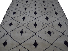 Hand Knotted Moroccan Style Rug, 197 x 310 cm