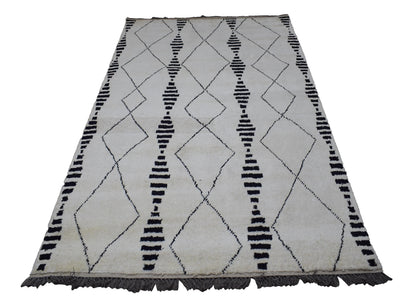 Hand Knotted Moroccan Style Rug, 195 x 314 cm