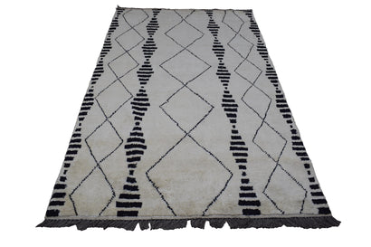 Hand Knotted Moroccan Style Rug, 166 x 288 cm