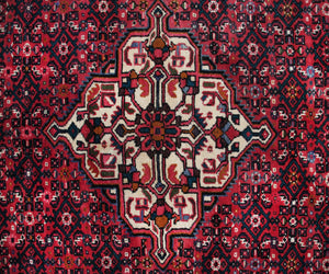 Hand Knotted Vintage Hamadan Persian Rug, 160 x 210 cm medallion detail