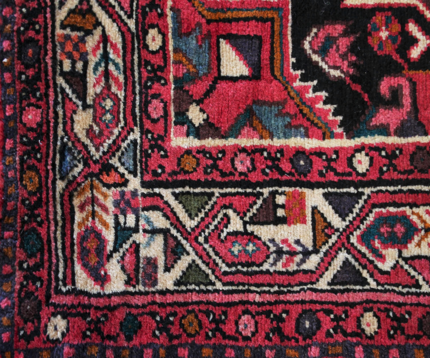 Hand Knotted Vintage Hamadan Persian Rug, 160 x 210 cm border detail