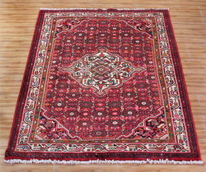 Hand Knotted Vintage Hamadan Persian Rug, 160 x 207 room view