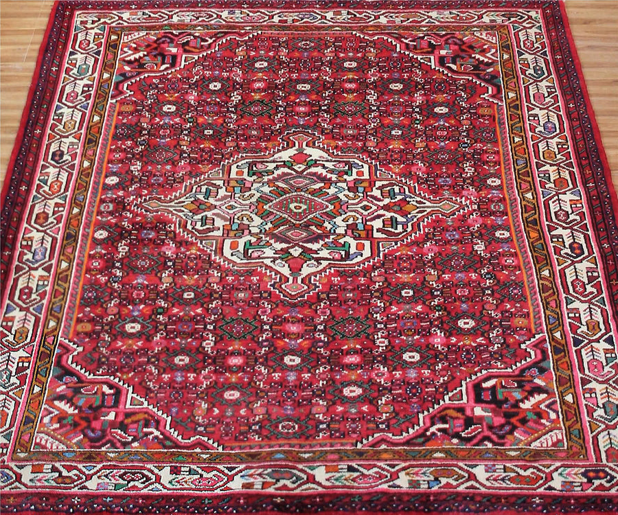 Hand Knotted Vintage Hamadan Persian Rug, 160 x 207 full rug view