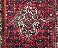 Hand Knotted Vintage Hamadan Persian Rug, 160 x 207 cm medallion detail