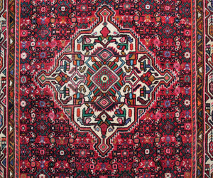 Hand Knotted Vintage Hamadan Persian Rug, 160 x 207 cm medallion detail