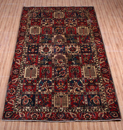 Bakhtiari Persian Rug, 150 x 255 cm