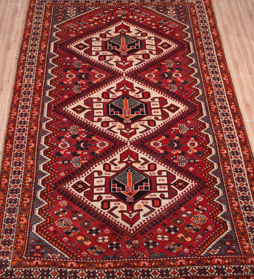 Shiraz Persian Rug, 190 x 288 cm