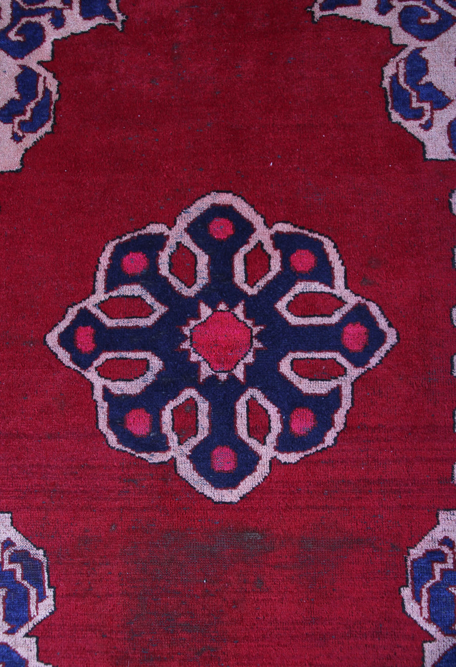 Ferdos Persian Rug, 90 x 150 cm hand knotted wool medallion detail
