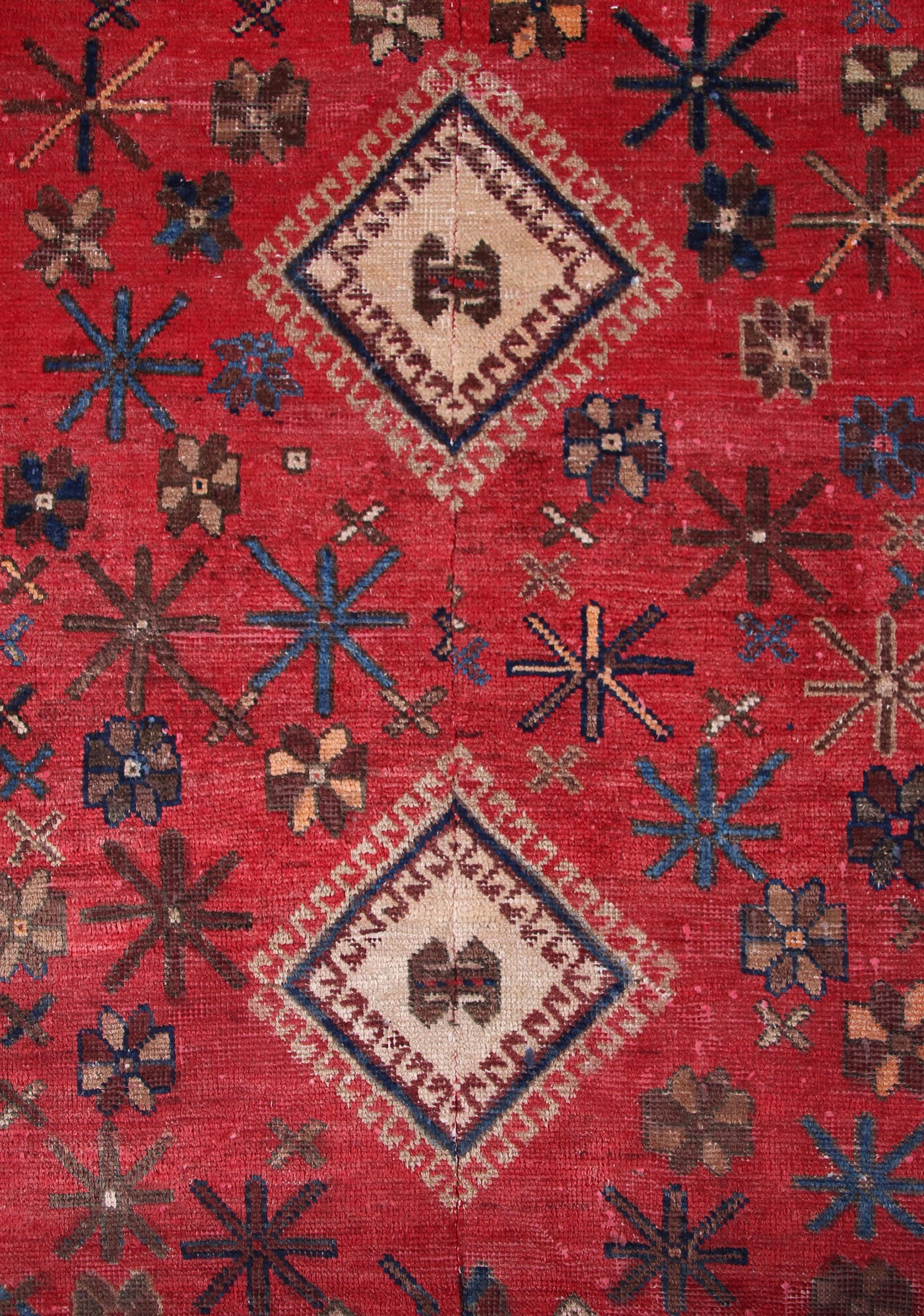 Sirjan Persian Rug, 97 x 150 cm hand knotted vintage wool medallion detail