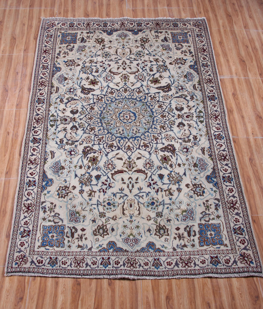 Nain Persian Rug, 117 x 192 cm hand knotted vintage wool room view