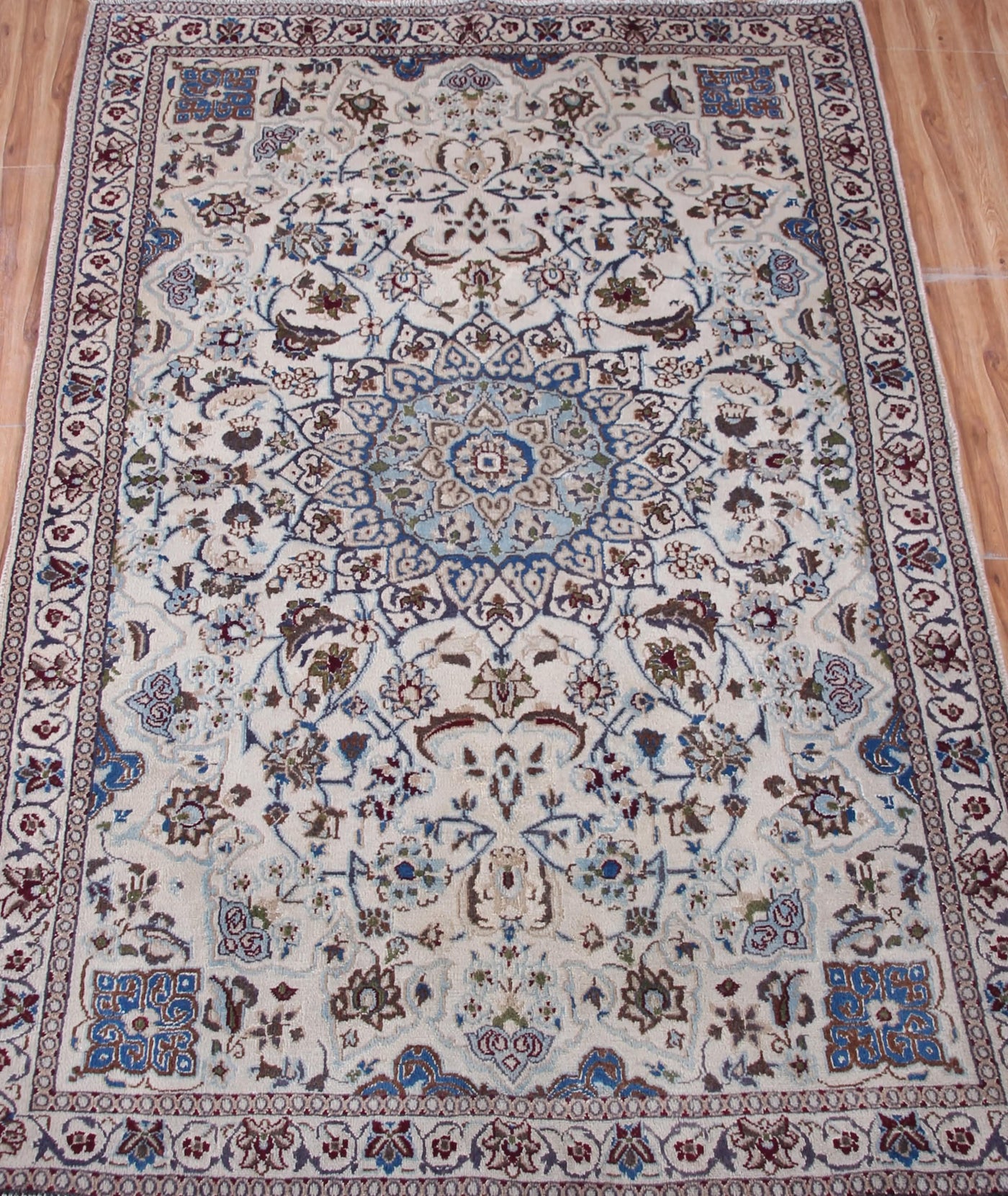 Nain Persian Rug, 117 x 192 cm hand knotted vintage wool full rug view