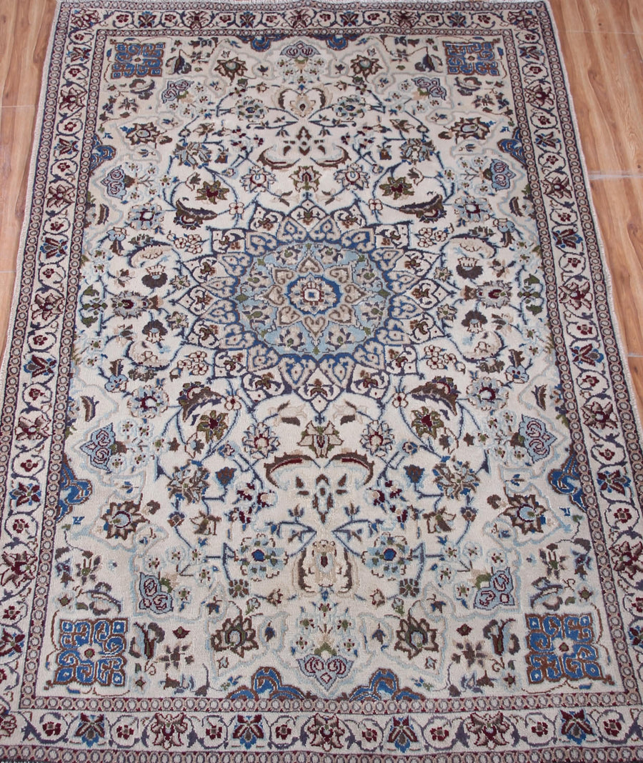 Nain Persian Rug, 117 x 192 cm hand knotted vintage wool full rug view
