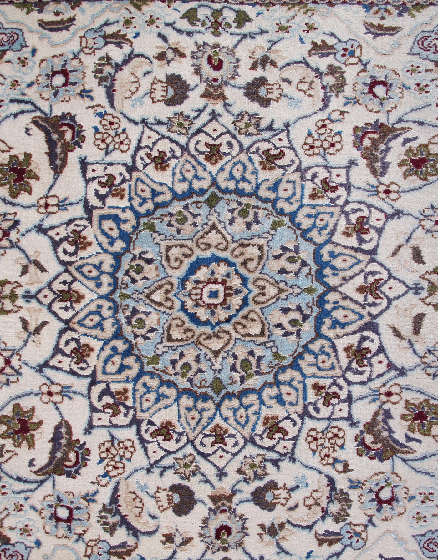 Nain Persian Rug, 117 x 192 cm hand knotted vintage wool medallion detail