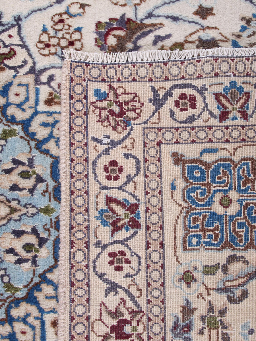 Nain Persian Rug, 117 x 192 cm hand knotted vintage wool border detail