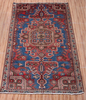 Bakhtiari Persian Rug, 122 x 202 cm