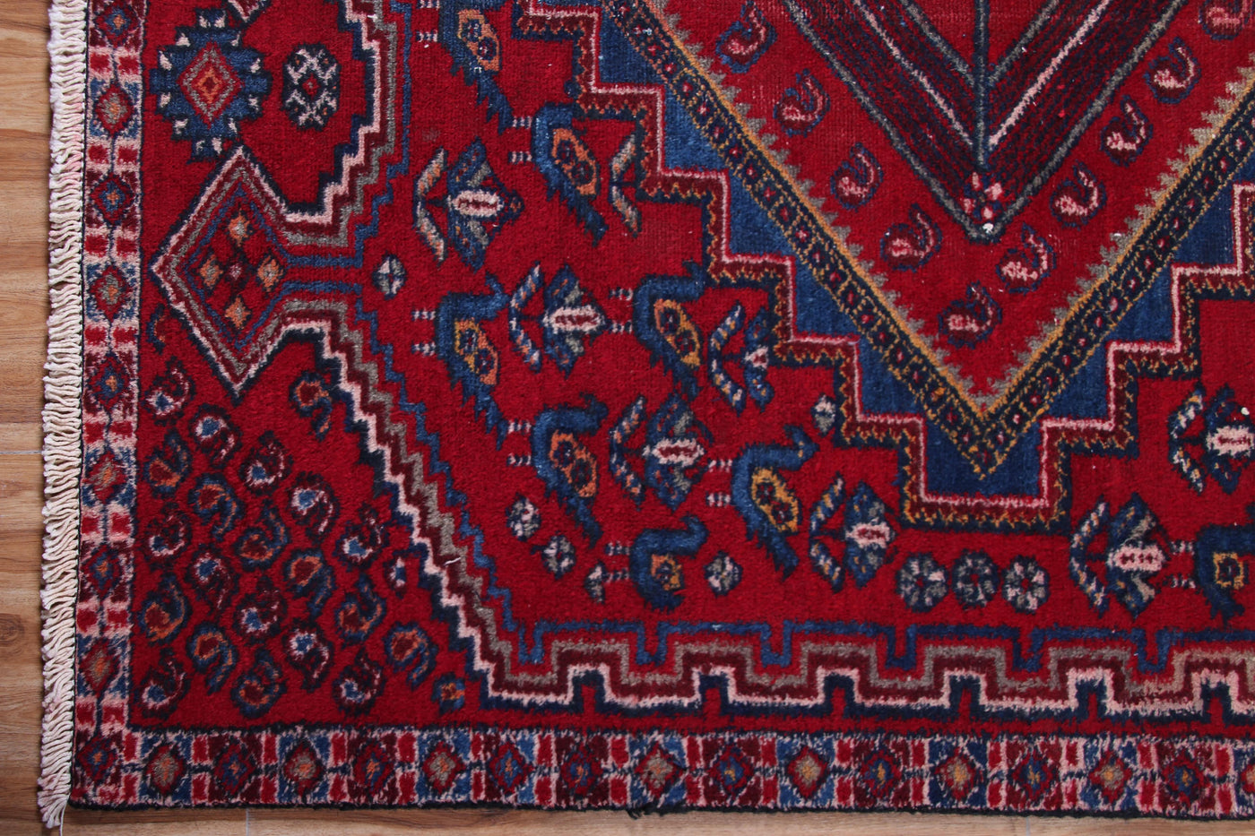 Vintage Shiraz Persian Rug – Cardinal Geometry
