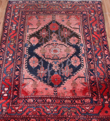 Nahavand Persian Rug,104 x 138 cm